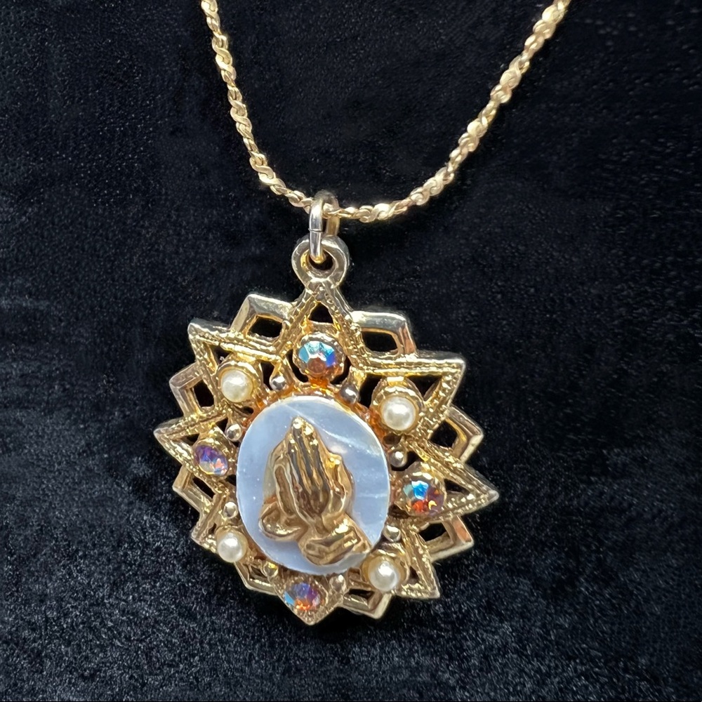 Vintage 12k GF Praying Hands Pendant Necklace - Picture 3 of 5